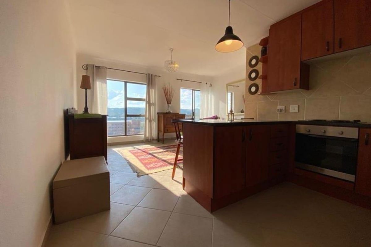 Modern Top-Floor Apartment with Stunning Sunset Views. - Photo 4