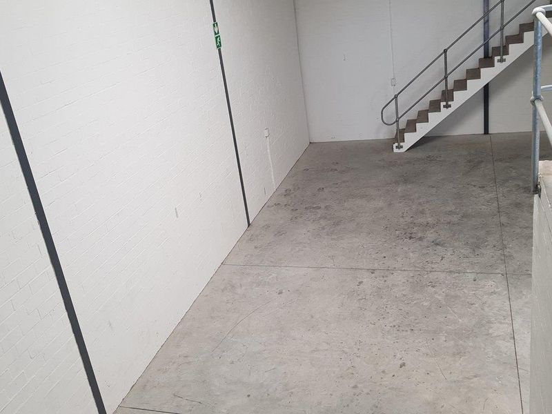 Small Industrial Warehouse in Capricorn Business Park - Photo 6