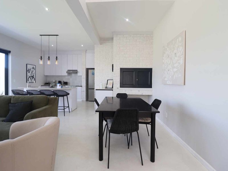 Luxury 3-Bedroom Townhouse Overlooking the Namib Dunes, Perfect Home or Airbnb Investment - Photo 4