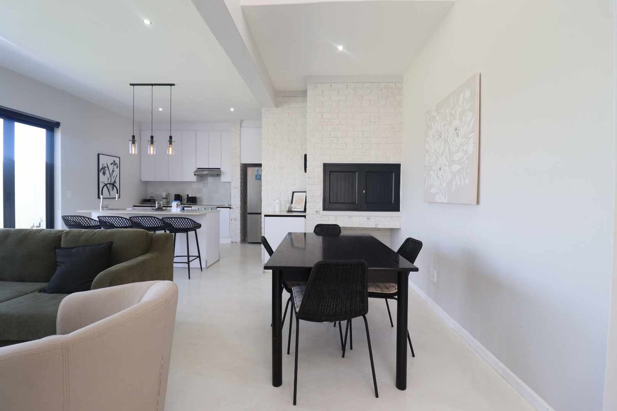 Luxury 3-Bedroom Townhouse Overlooking the Namib Dunes, Perfect Home or Airbnb Investment - Photo 4