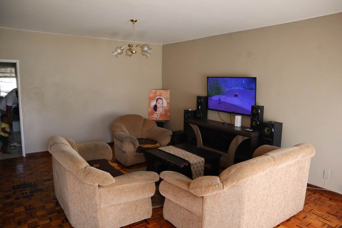 Attention Investors-Stadium View 100m2 flat available in Sydenham Smart Street - Photo 5