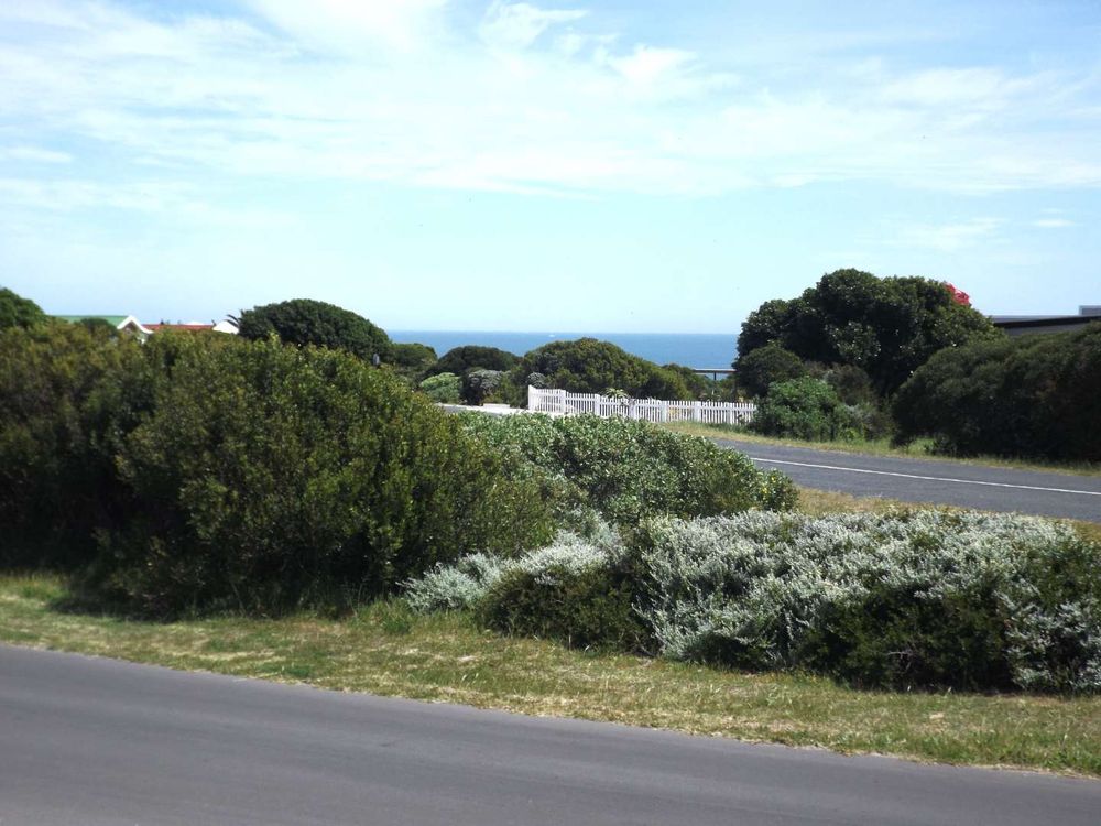 Same as previous photo; now zoomed in a bit. See the Ocean at the back.