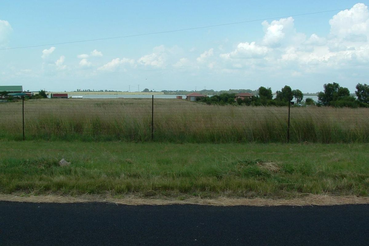 Vaal Marina Zoned for 30 Full title stands situated on 3.3ha land with 100m private waterfront - Photo 2