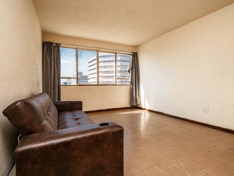 Affordable CBD Studio in an Iconic Durban Landmark – The Perfect Lock-Up-and-Go or Investment - Photo 8