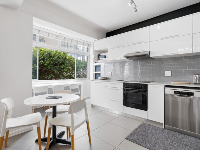 Prime location on Beach Road in Mouille Point - Photo 8