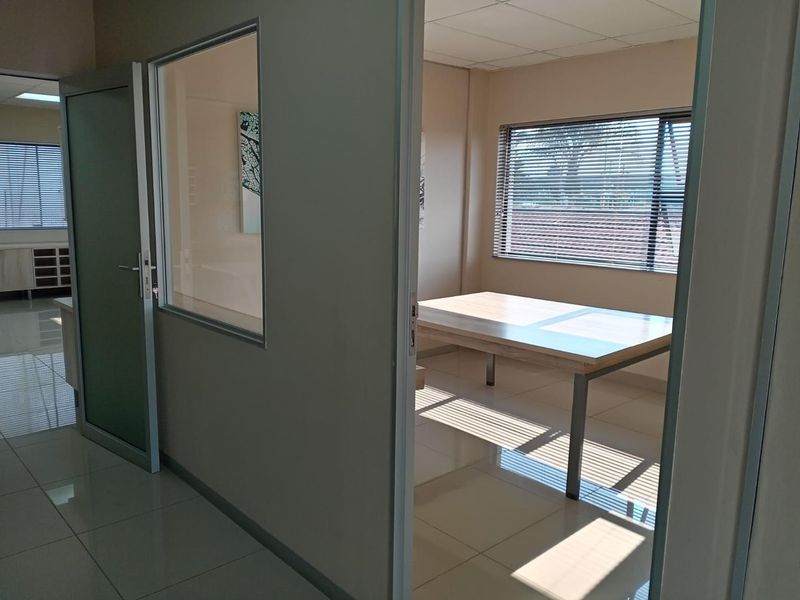 90SQM PRESTIGE OFFICE TO LET-High foot Traffic Corner - Photo 5