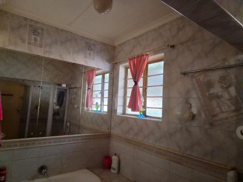Starter Home With Harbour Views in Fynnland, Durban - Photo 9