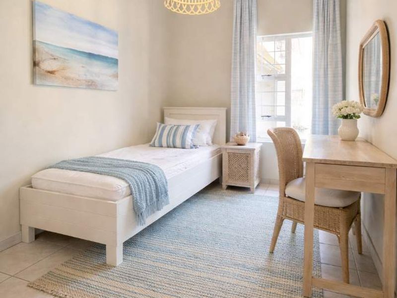 Sea-Facing 3-Bedroom Townhouse with Stunning Sunset Views & Spacious Terrace - Photo 5