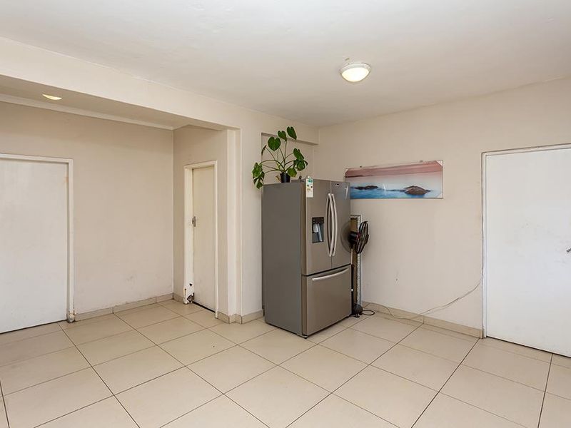 Two Bedroom Ground Floor Apartment - Photo 4