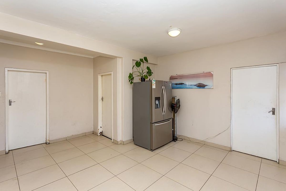 Two Bedroom Ground Floor Apartment - Photo 4