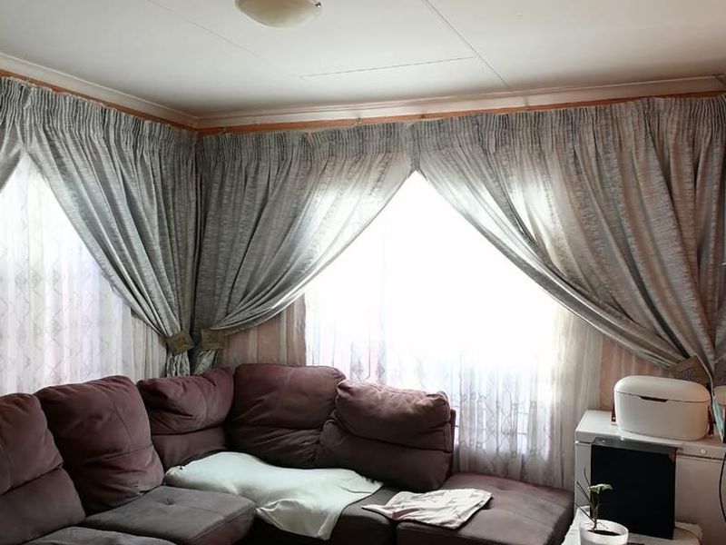 A stunning ready to move in 2 Bedroom House - Photo 7