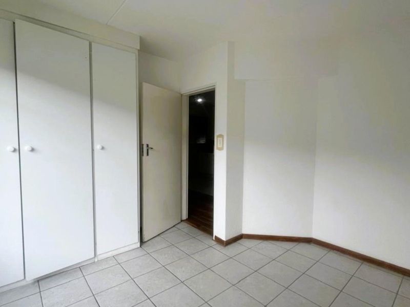 Comfortable Move-in ready - Ground floor 2 Bedroom Apartment - Photo 10