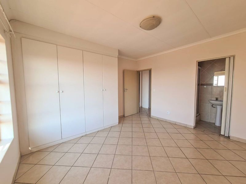 Loadshedding free area - A perfect lock up and go! - Photo 9