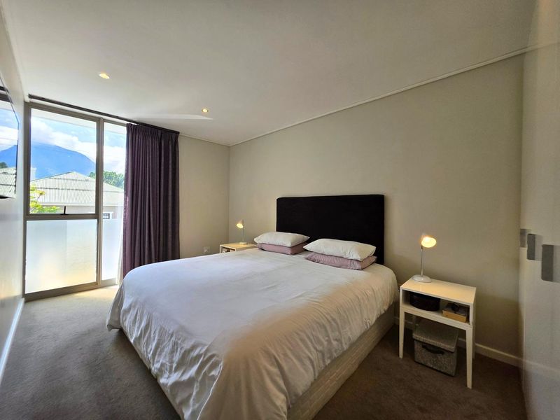 Modern 2-Bedroom Apartment with Magnificent Mountain Views - Photo 8
