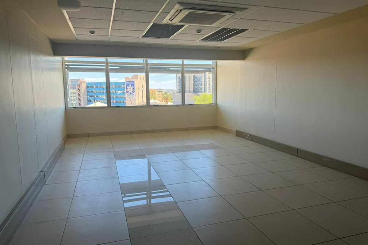 MODERN OFFICES TO LET - SHARED BUILDING - Photo 2