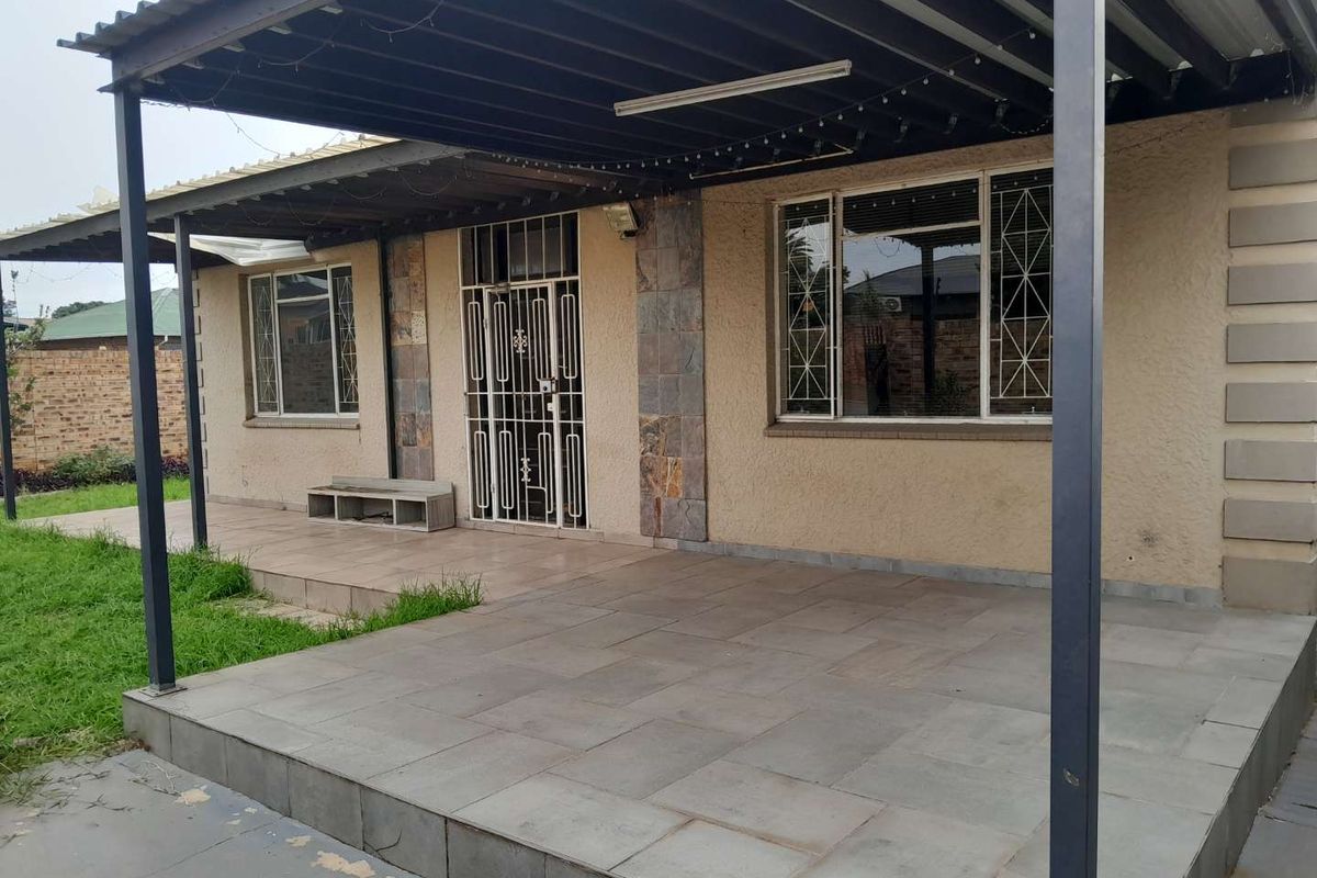 Well situated Family Home in Florentia Albetton - Photo 2