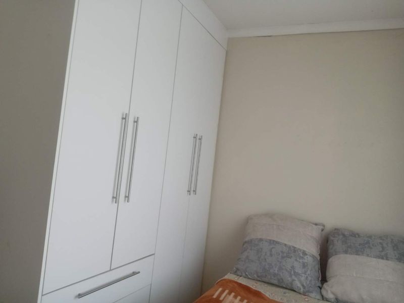 THREE BEDROOM TOWNHOUSE FOR SALE IN DAWN PARK - Photo 3