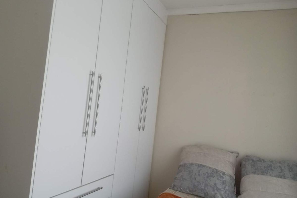 THREE BEDROOM TOWNHOUSE FOR SALE IN DAWN PARK - Photo 3