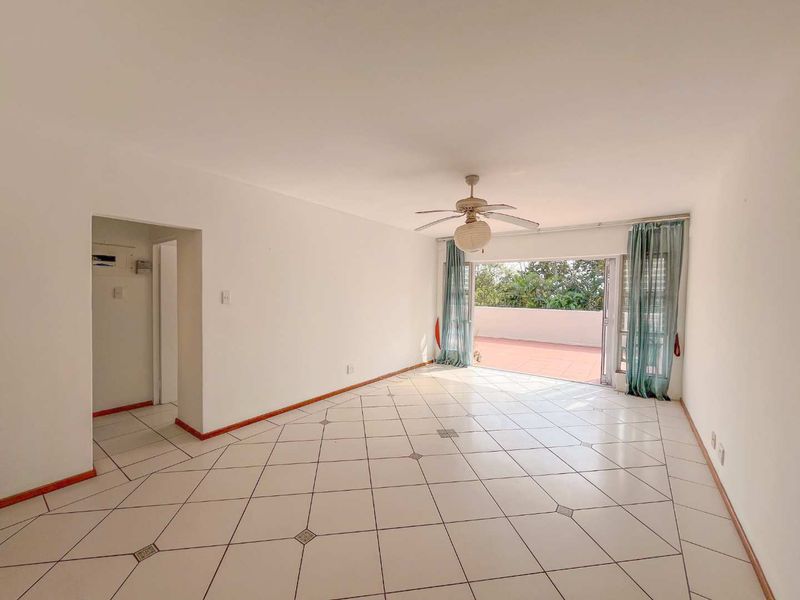 Spacious Umhlanga apartment with seaviews within walking distance to the Beach! - Photo 5