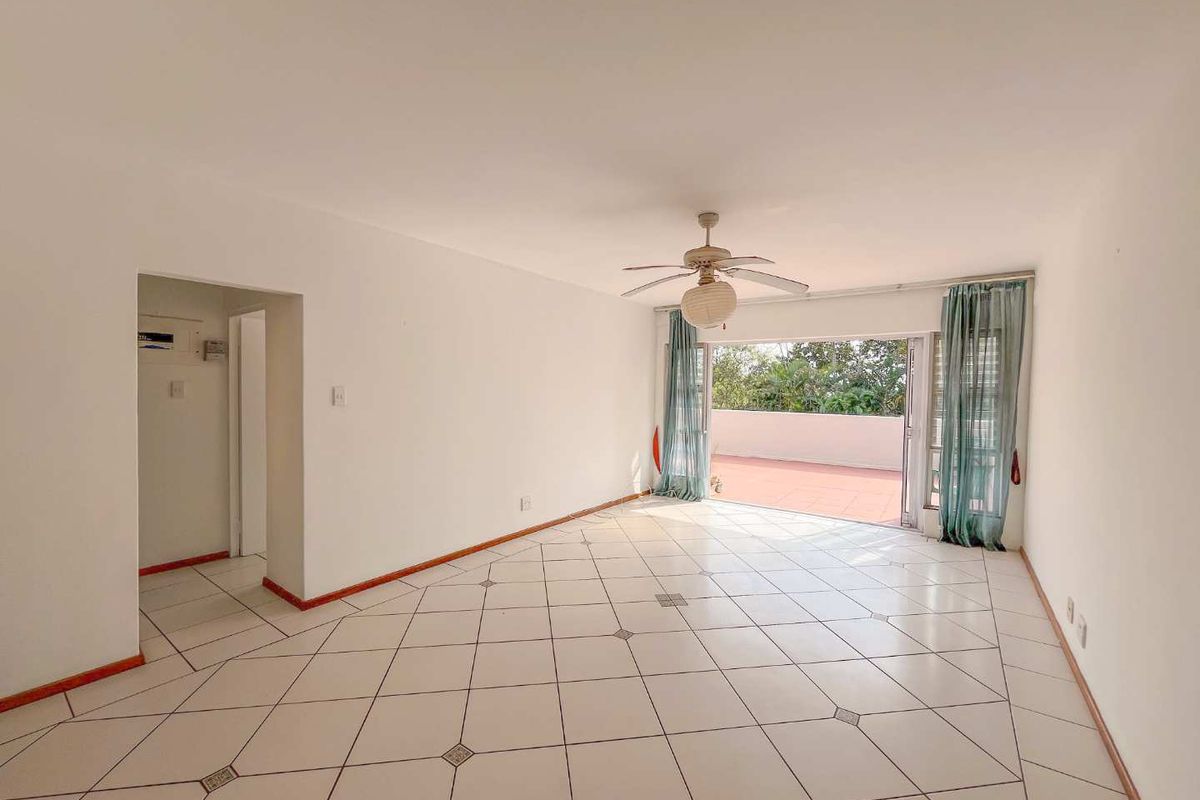 Spacious Umhlanga apartment with seaviews within walking distance to the Beach! - Photo 5