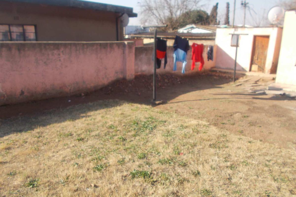 property with potential for sale - Photo 2