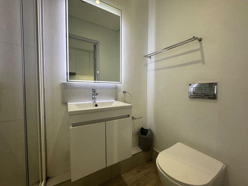 Stylish Studio with Breathtaking Views & Unbeatable Location - Photo 10