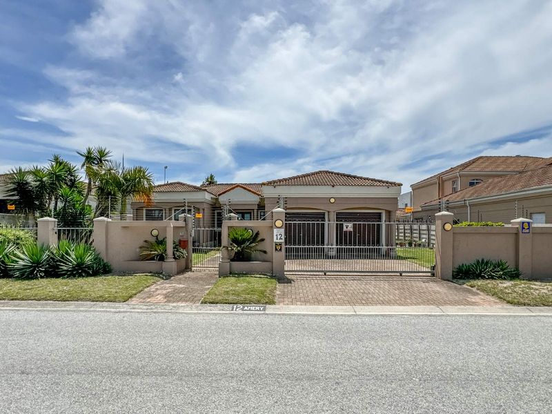 Magnificent, neat, spacious 4 Bed PLUS Study. Family Home. Serious Seller! Value for Money! - Photo 2