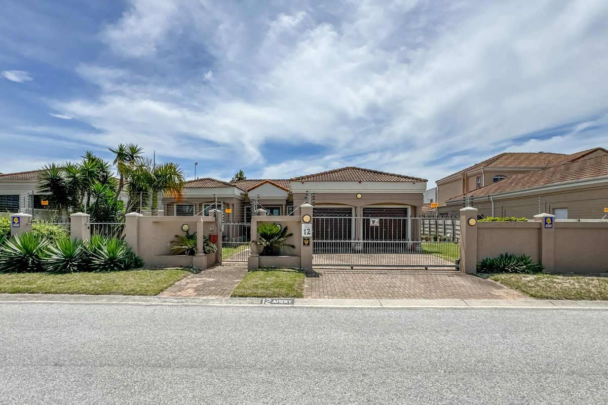 Magnificent, neat, spacious 4 Bed PLUS Study. Family Home. Serious Seller! Value for Money! - Photo 2