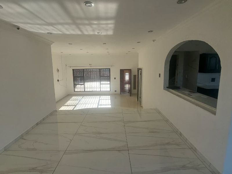 Spacious 4 Bedroom Home with Office & Modern Kitchen - Photo 3