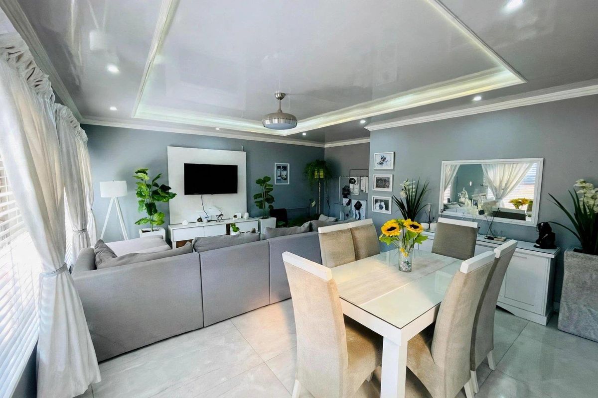 4 bedroom with pool - Photo 5