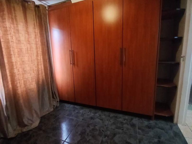 Lovely Starter Home - Photo 8