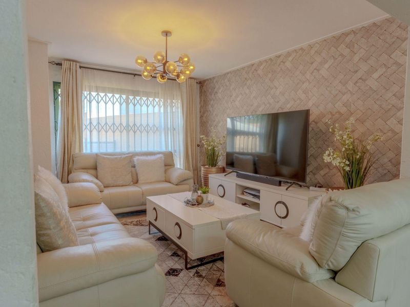 Modern, 3 Bedroom, 2.5 Bath, Staff Accomodation - Photo 8