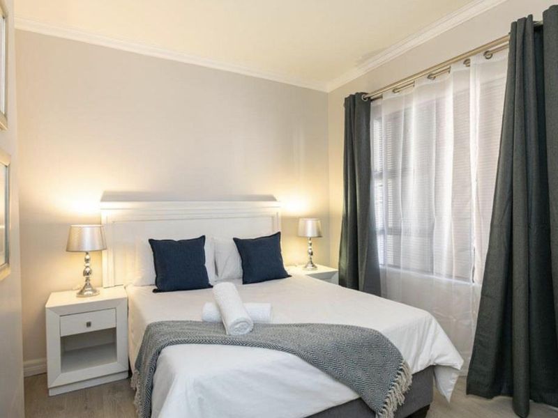 A BEAUTIFULLY FURNISHED TWO BEDROOM APARTMENT - Photo 6