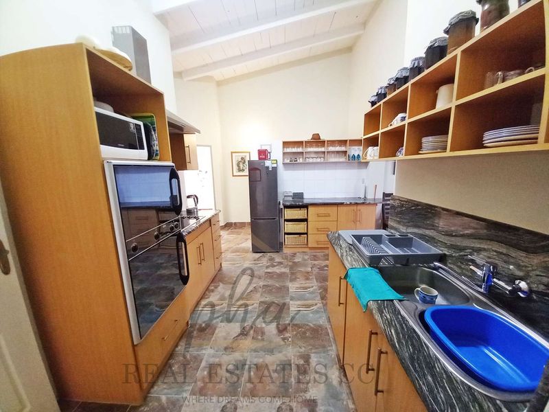 Family Home For Sale In Hentiesbay, Walking Distance From The Beach - Photo 7