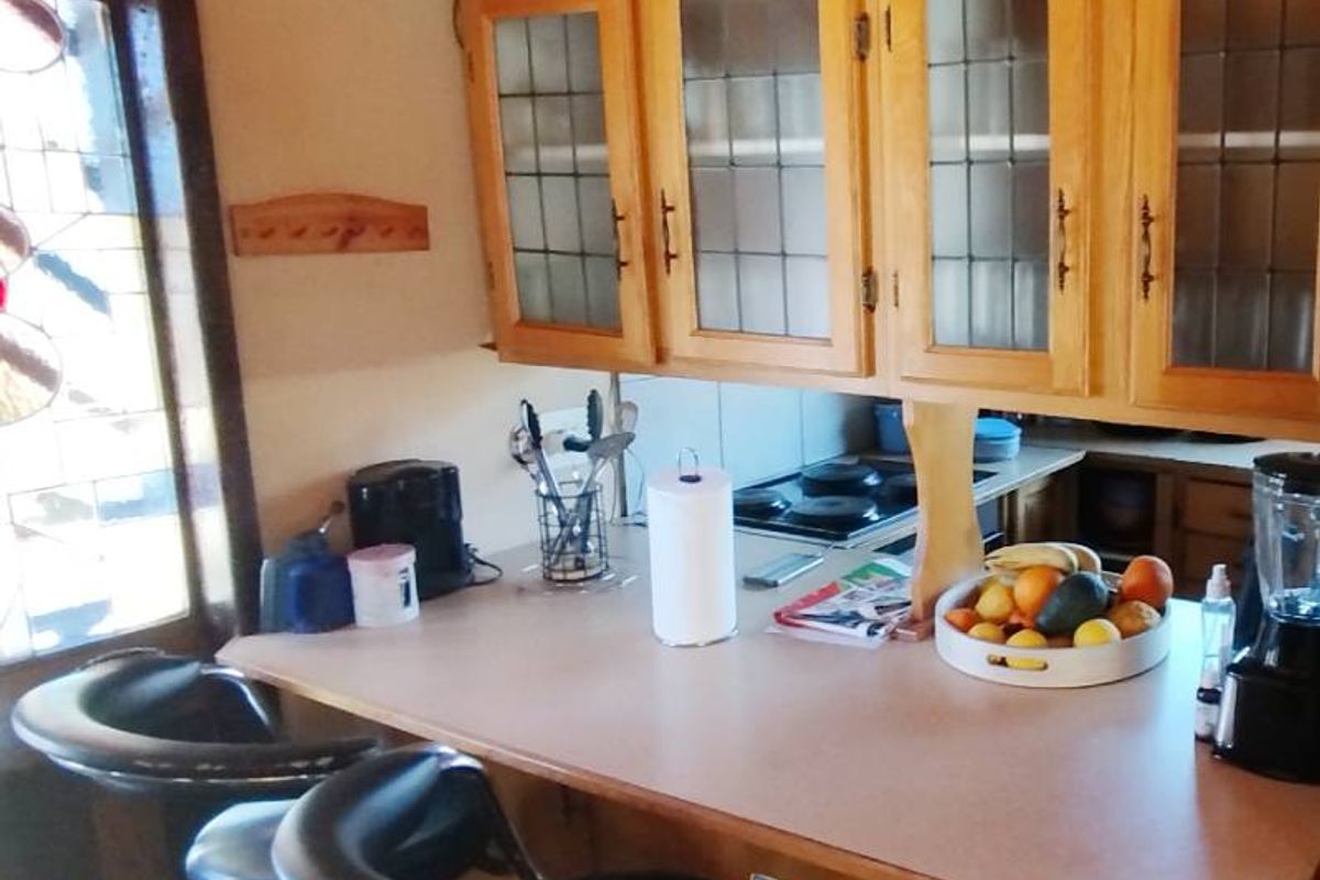 "Double-Story Delight: Perfect for Family Living!" - Photo 5