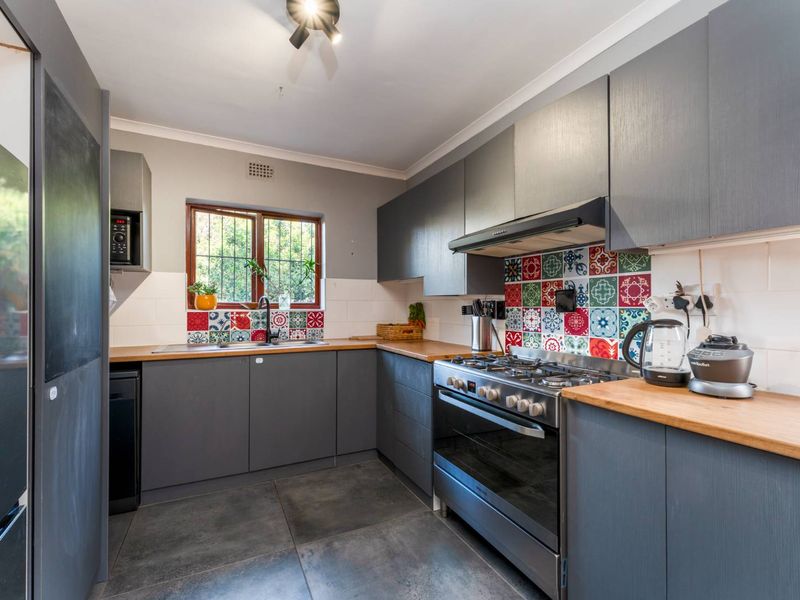 3 Bedroom, 2.5 Bathroom, Double Garage - Photo 9