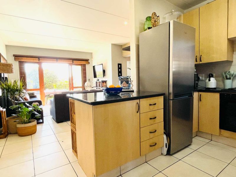 2 Bedroom Ground Floor Apartment for Rent in Paulshof - Photo 6