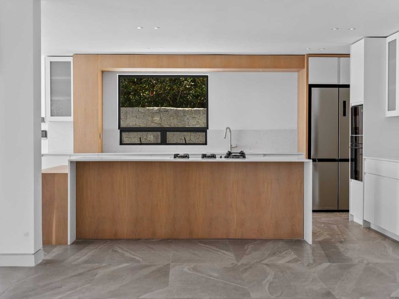 Brand-New 5-Bedroom Luxury Home in Camps Bay - Photo 9