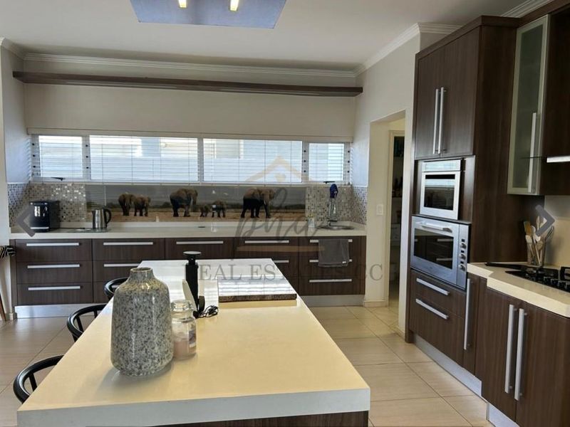 Luxurious 3-Bedroom Home with exquisite finishes in prime Meersig Area selling for N$4.9 mil - Photo 7