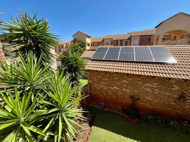 Charming Top-Stack Unit! - Photo 7