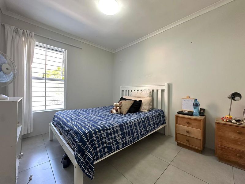 Sunny Upper-Level Townhouse with Mountain Views in Secure Lakeside Complex - Photo 3
