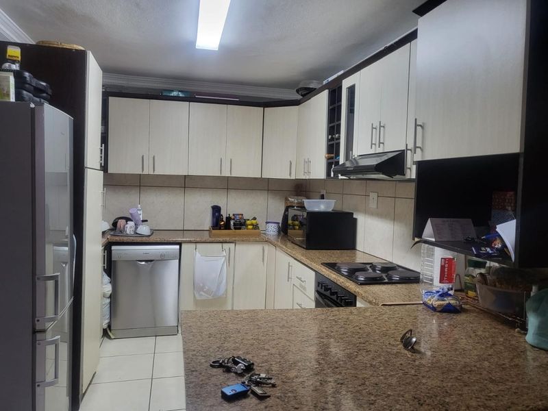 WELCOME TO YOUR DREAM HOME IN MALVERN QUEENSBURGH - Photo 4