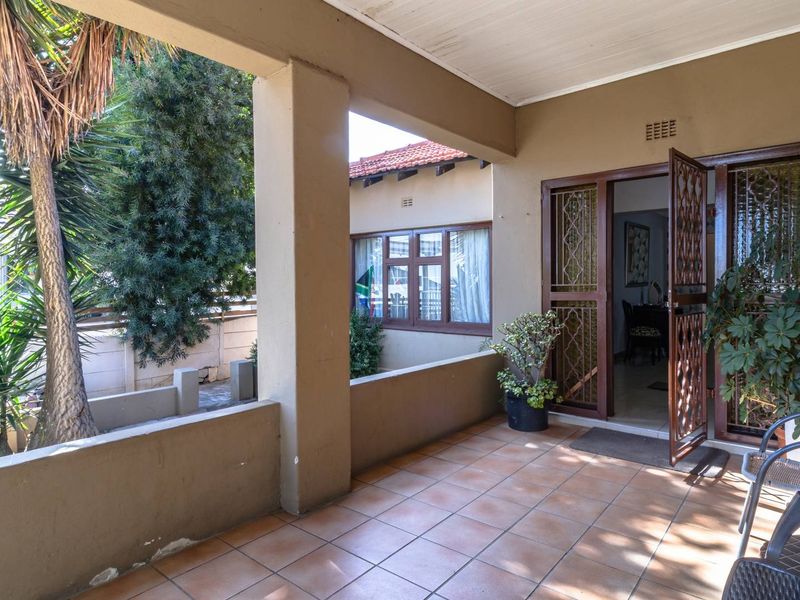 Family Home with Flatlet Near Hospital - Photo 4