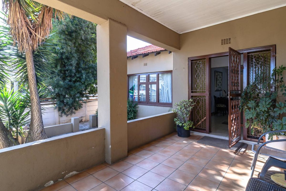 Family Home with Flatlet Near Hospital - Photo 4