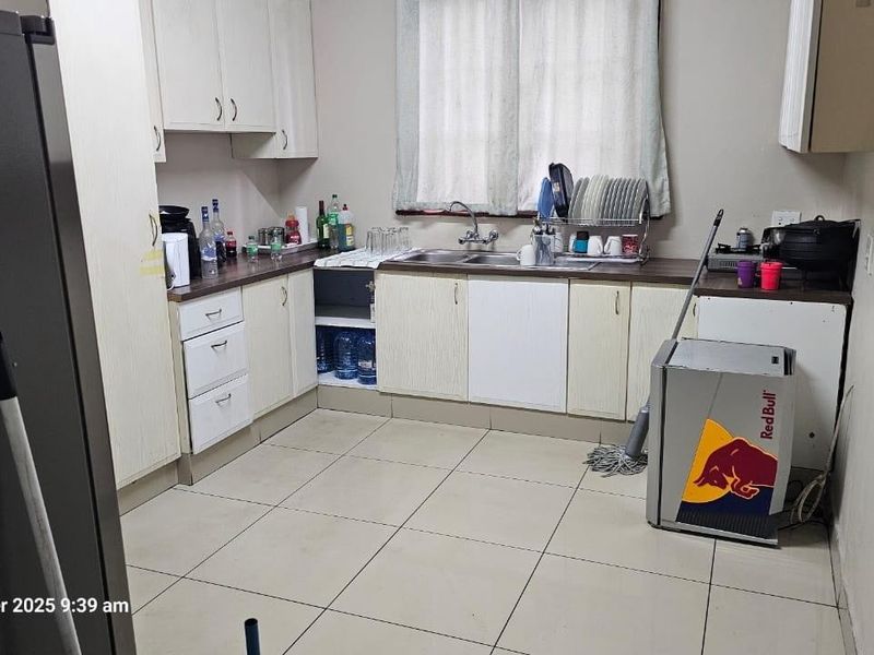 Four Bedroom House to Rent in Queensburgh (Northdene) - Photo 4