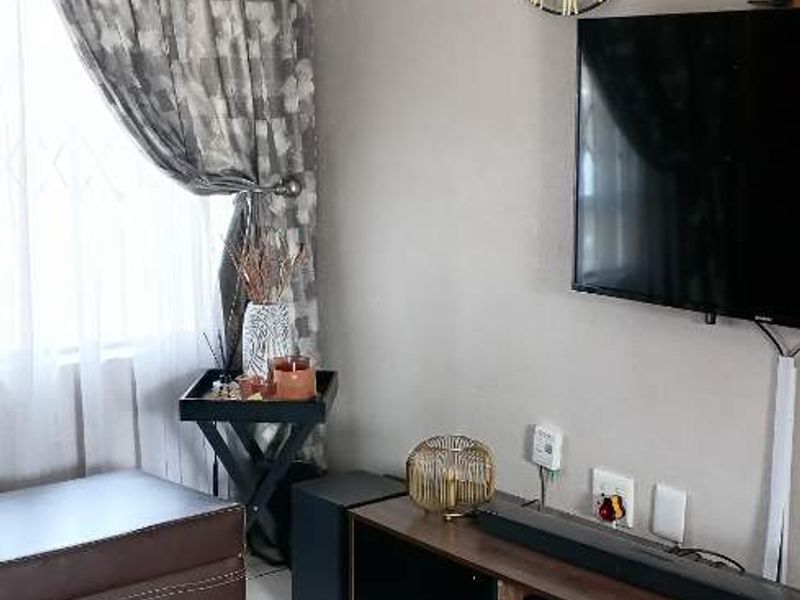 3 Bedrooms house to rent in Kwa-Thema ext 2 - Photo 10