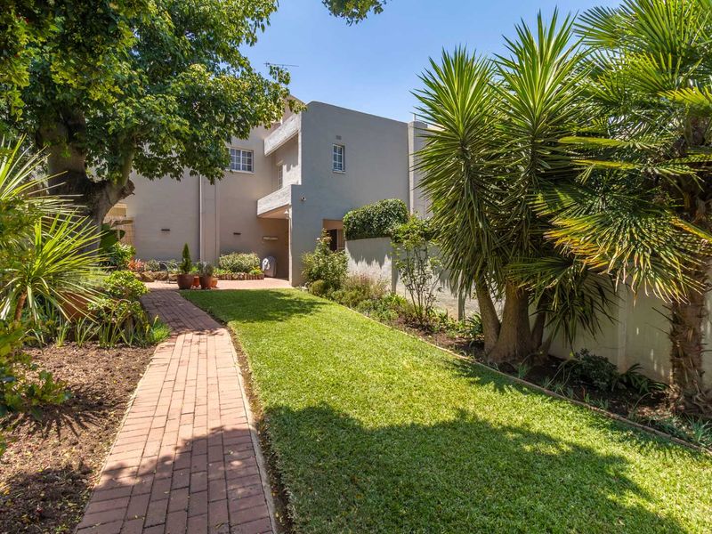 "Secure, Stylish and Spacious - Welcome Home" - Photo 2