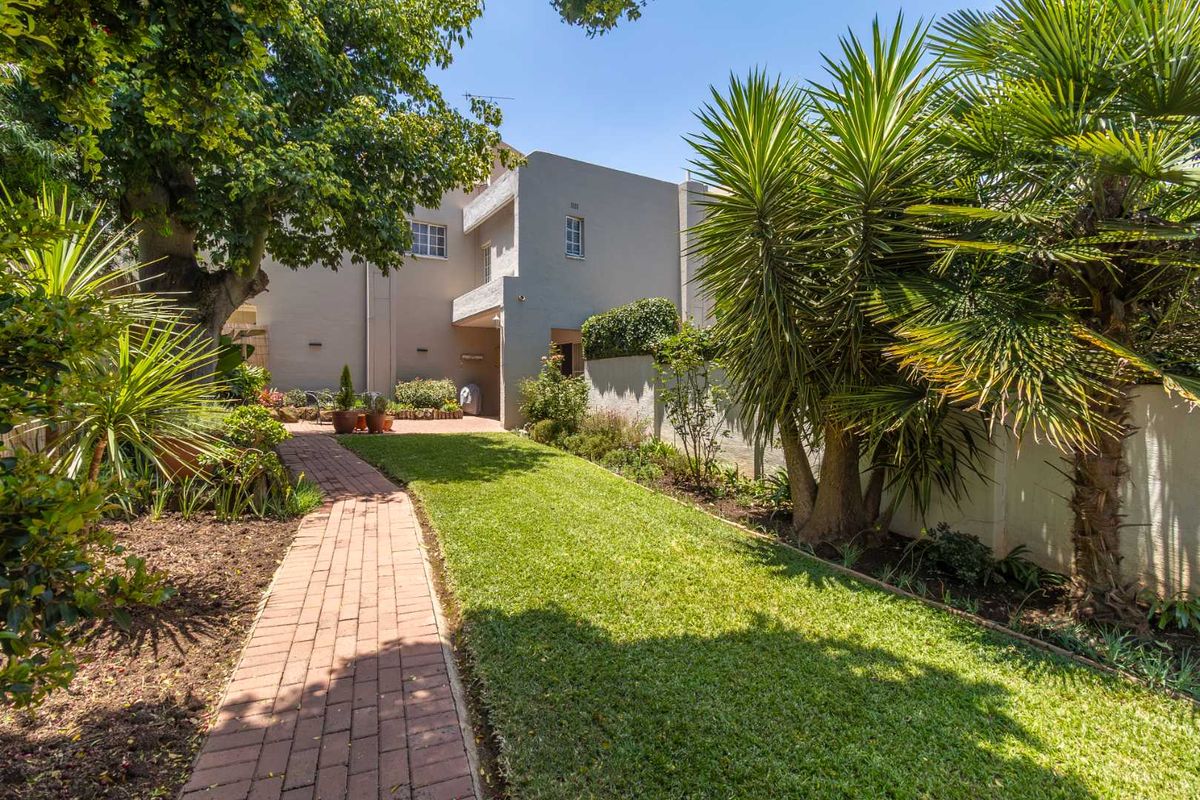 "Secure, Stylish and Spacious - Welcome Home" - Photo 2