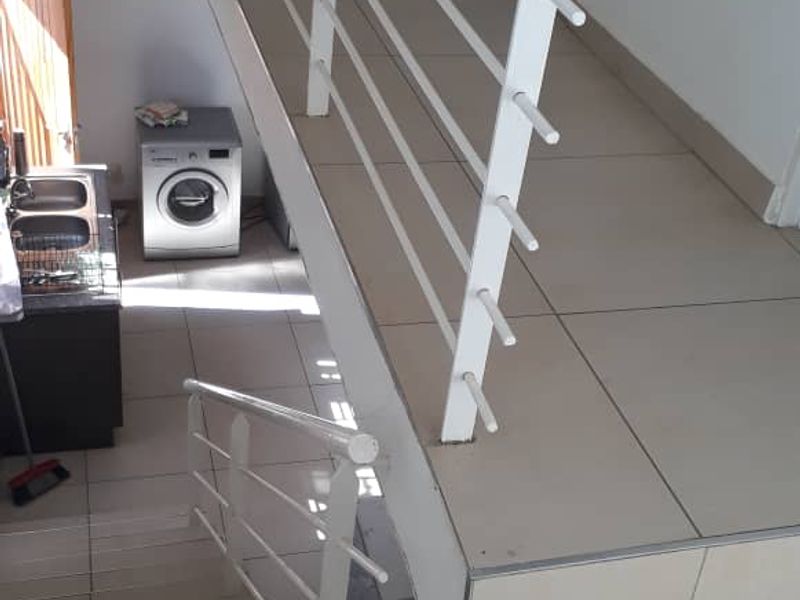 spacious townhouse - Photo 7