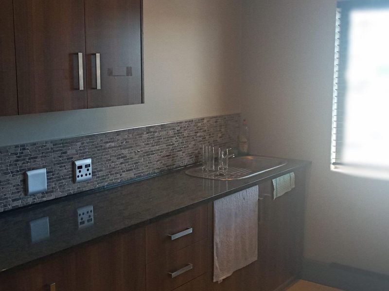 241m2 First-Floor Office with Balcony – Central Hillcrest - Photo 6